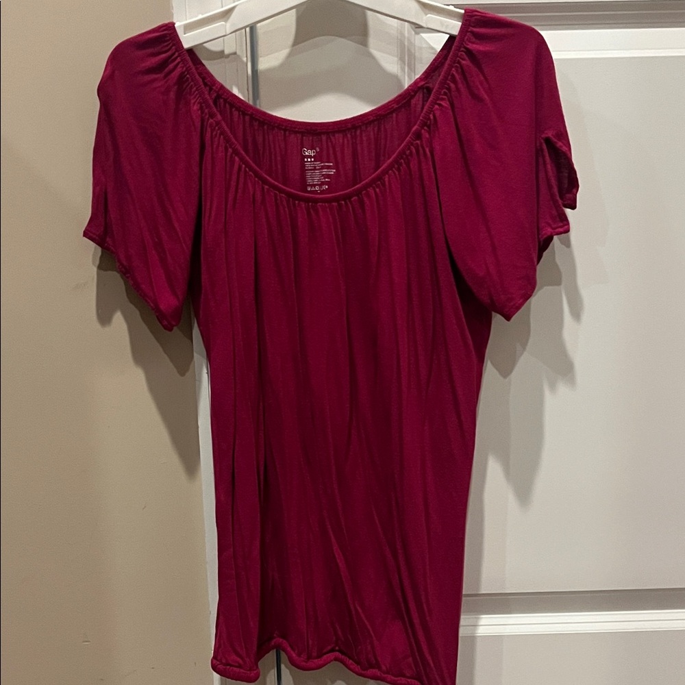 Gap  Women's Fuchsia Short Sleeve Top Size Small